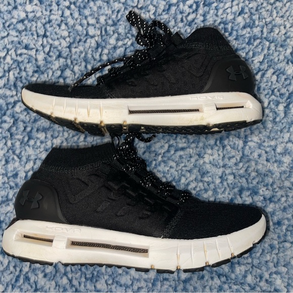 Women’s under armor shoes - Picture 3 of 5